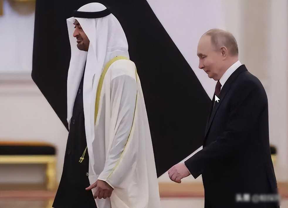 霍尔木兹海峡封了，美伊掐架升级，俄油悄悄涨价

3月3号那天，伊朗把霍尔木兹海峡