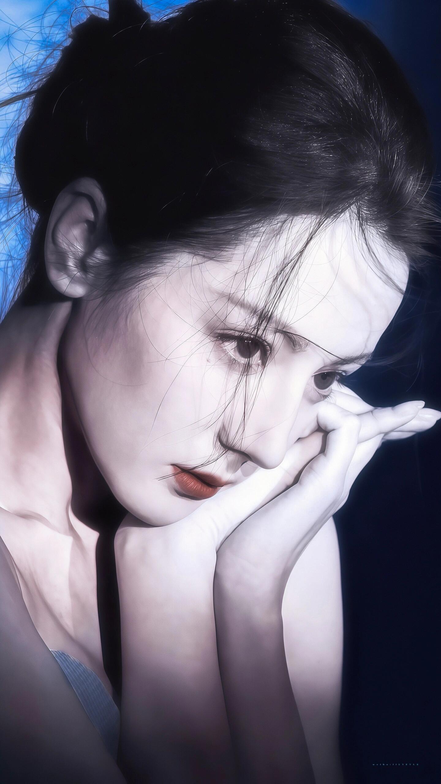 杨紫迪丽热巴90花双TOP登五大开年是连续三年登上五大开年刊，恭喜时尚女王迪丽热