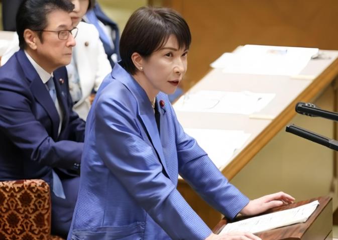 日本前首相曾提醒高市：当年中国免掉千亿赔款，是因给日本立了个死规定

麻烦看官老