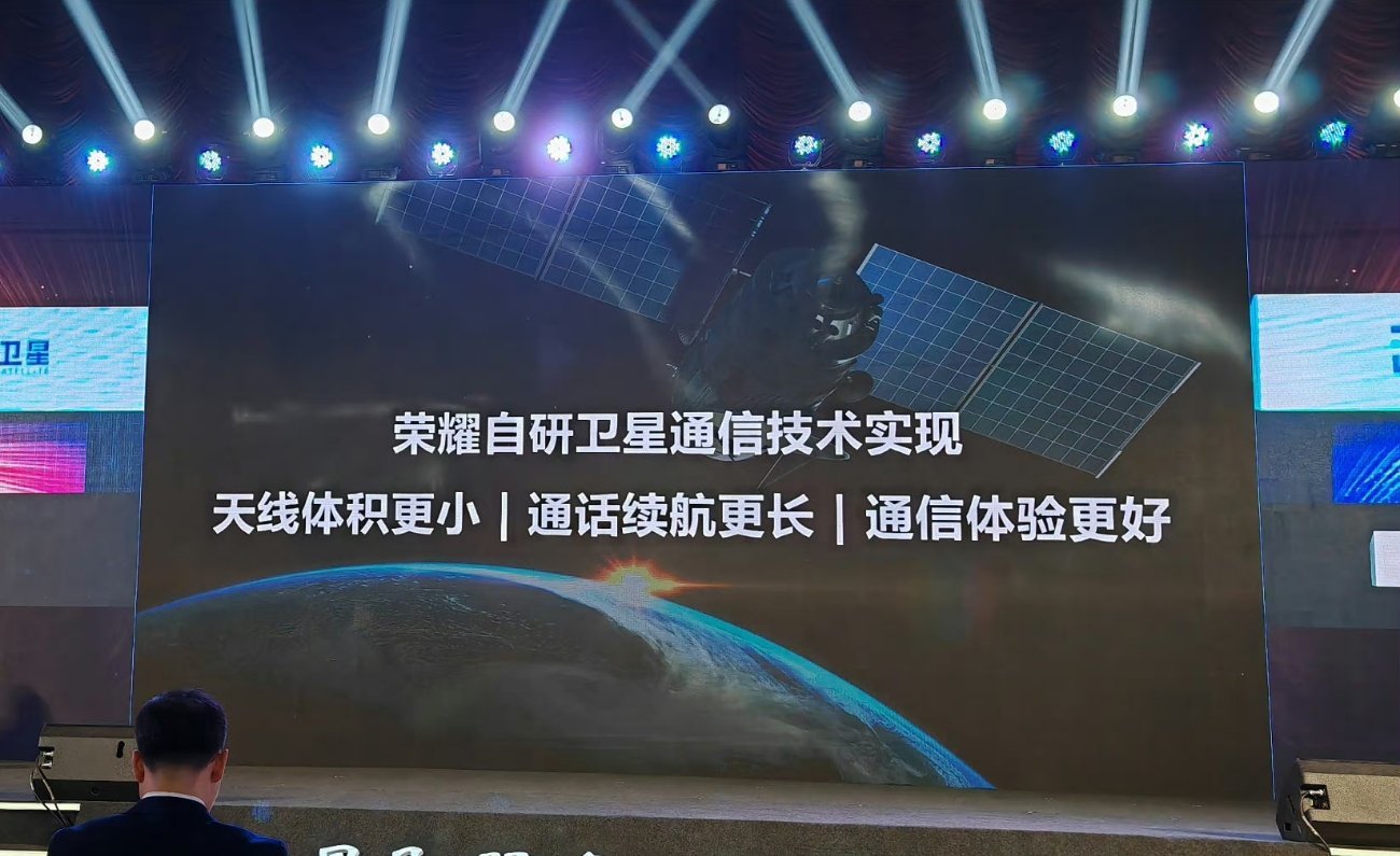 #荣耀magic6# 荣耀magic6系列这次的三杯差异化做的不错，另外官宣卫星