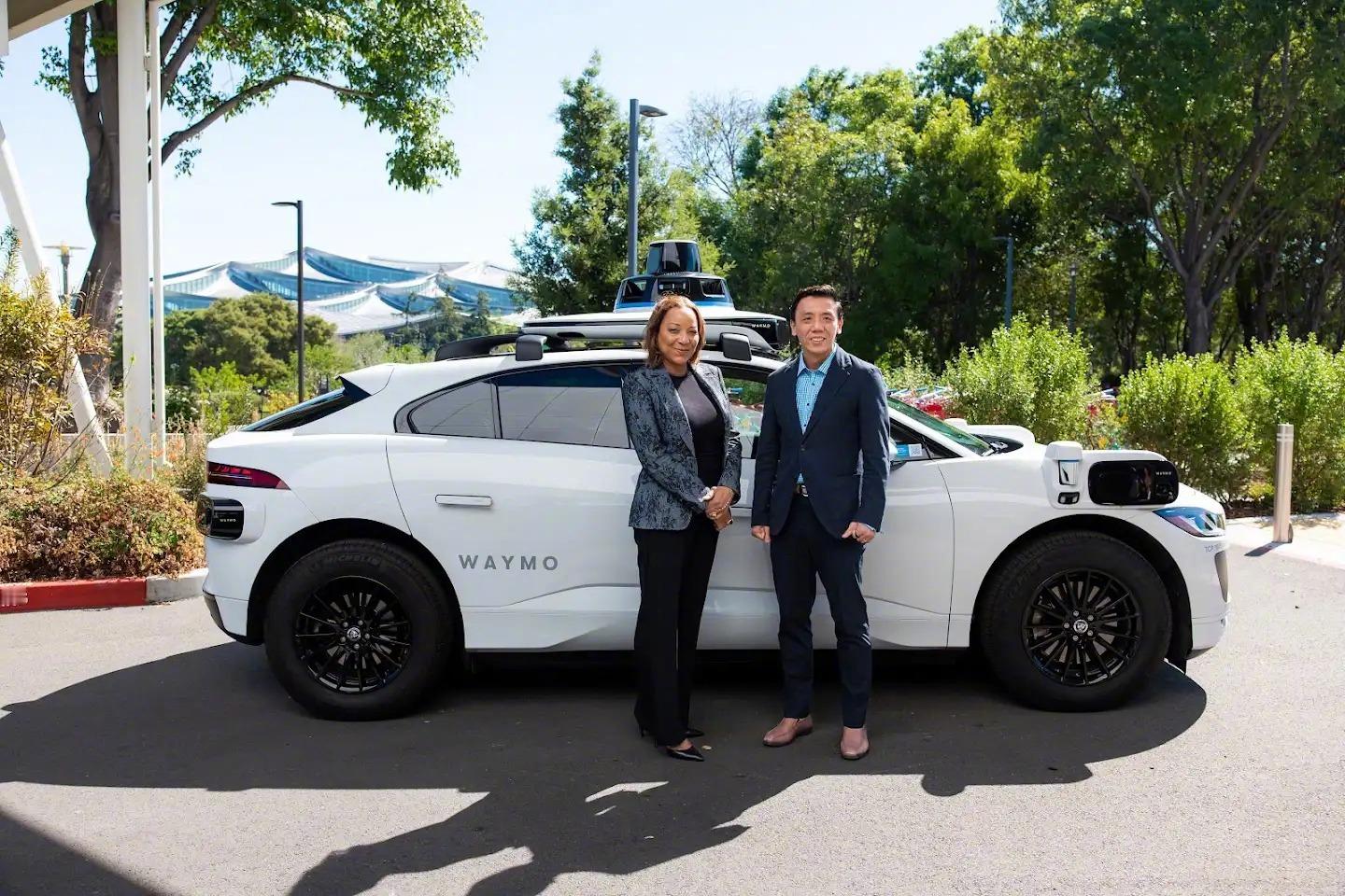 【Waymo加速亚太布局，计划 2028 年在新加坡提供 Robotaxi 商用