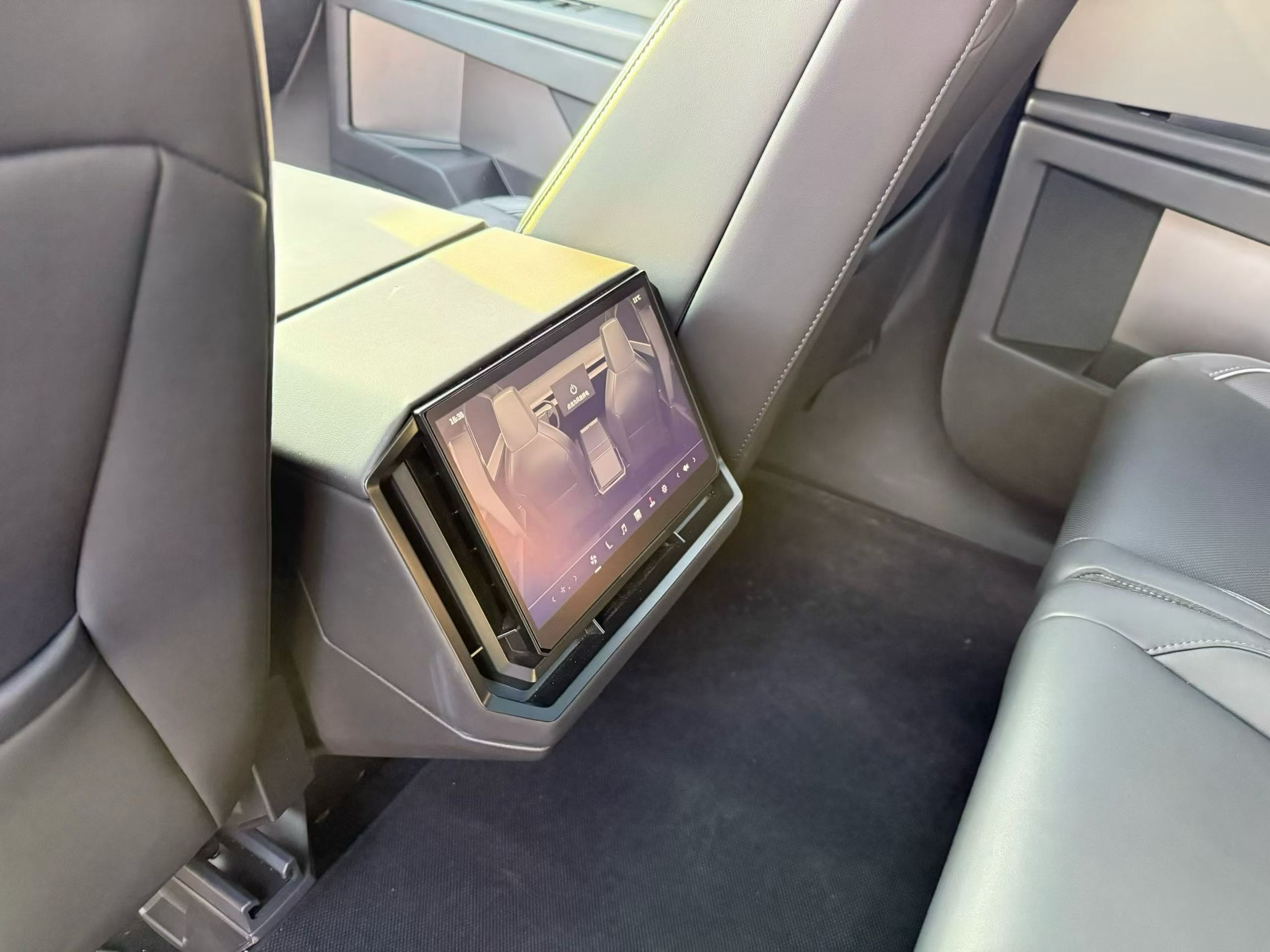 赛博皮卡三电机Cyberbeast 顶配，正规皮卡手续，绿牌合规上路 