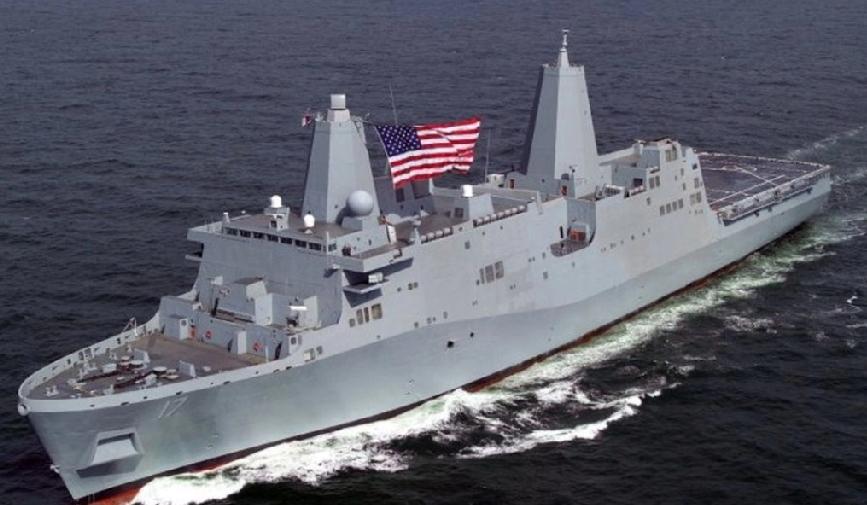 美国的霸权实在可恶，又开炮击中伊朗的货船，4月19日，在北阿拉伯海，一艘货船被美