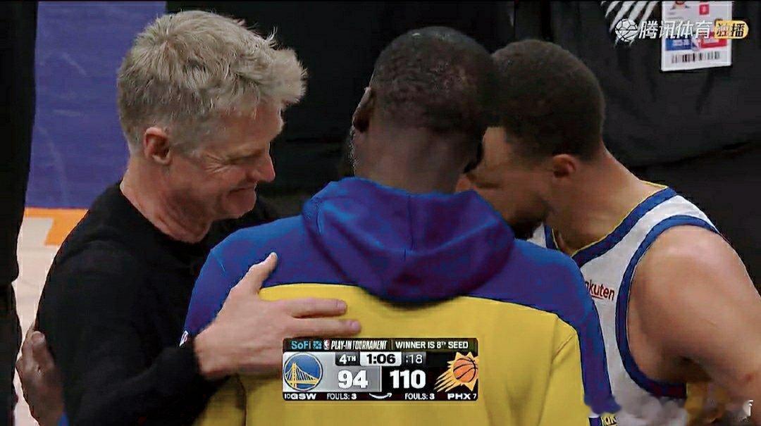 看到科尔拥抱库里库里和格林这一幕，鼻子酸酸的。人终结会老去，王朝终将会落幕，把美