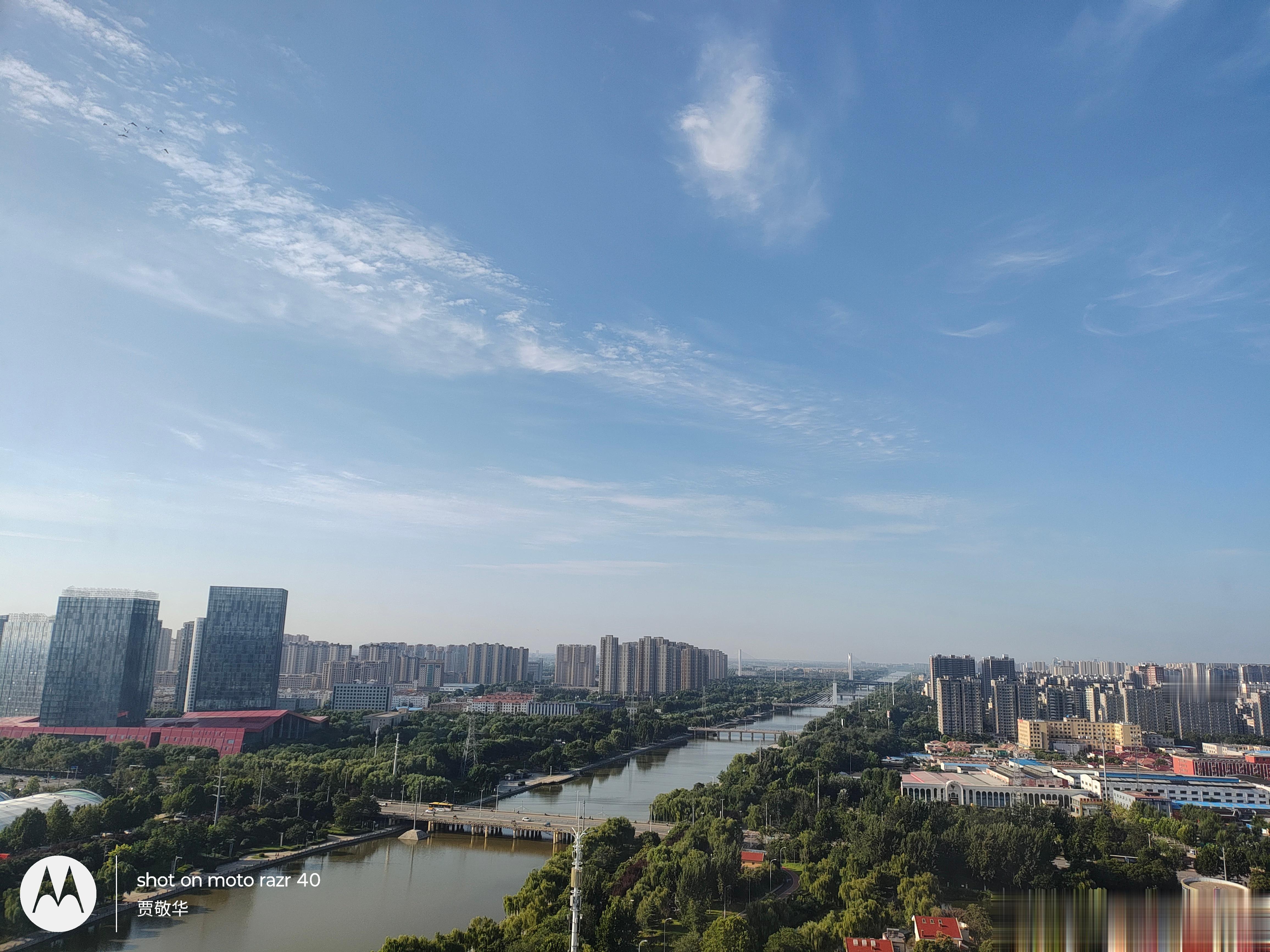 #每天早起打卡# 各位老铁，早上好，新的一周开始了。今天的天气不错，蓝天白云。 