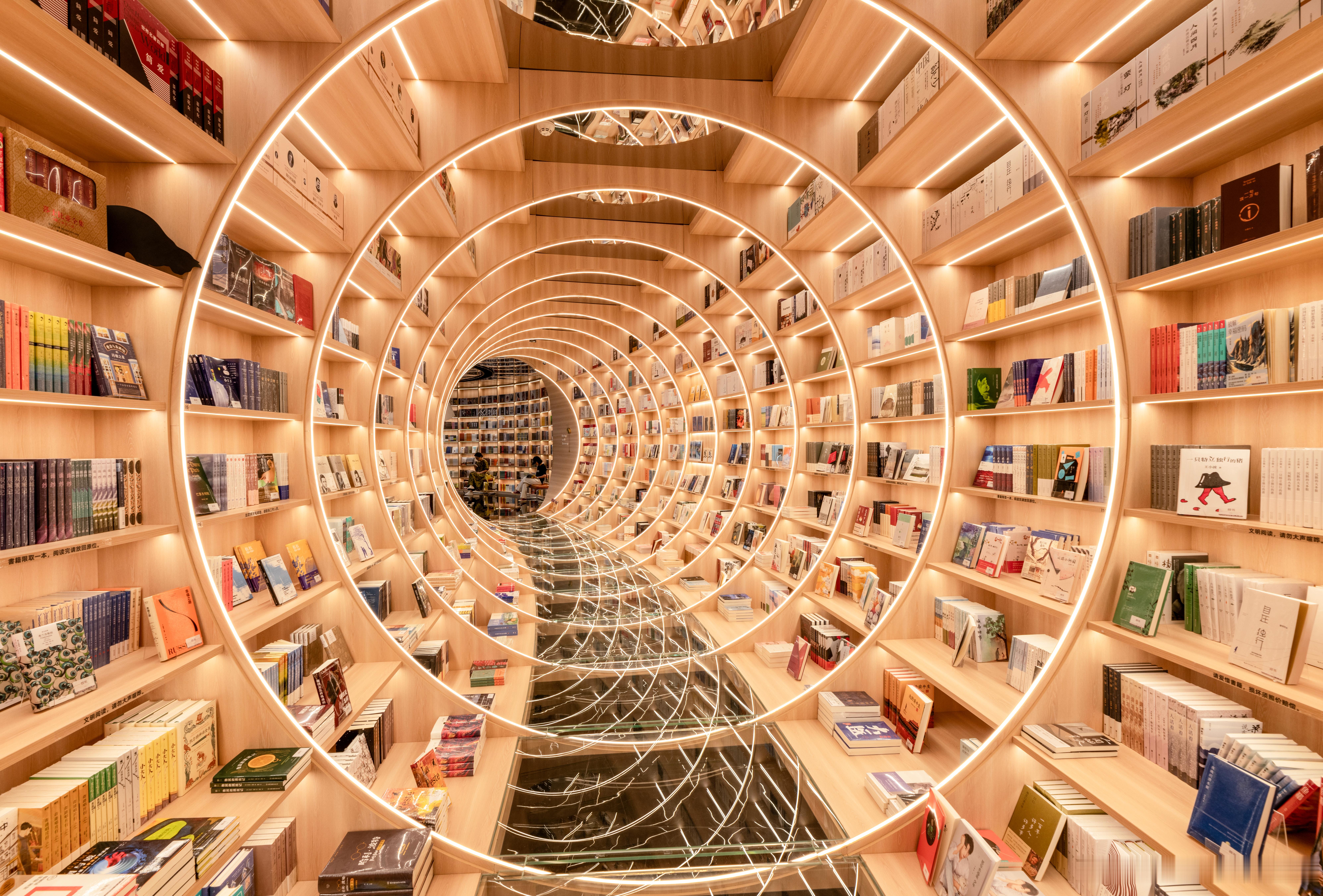 杨老师，投资公司要跟我们公司签对赌协议，我怎么办？你想估值高，投资人怕风险，所以