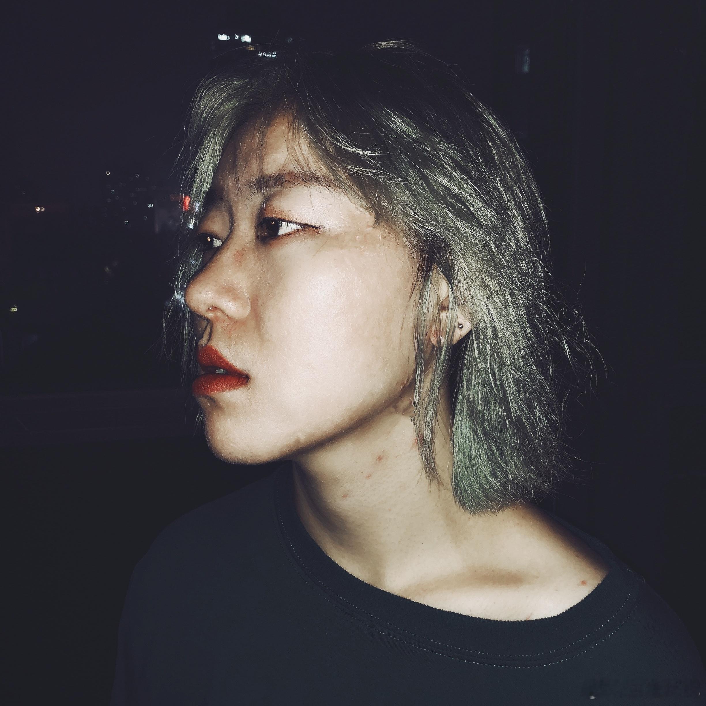 发色从不是定义一个人的标准我有发言权之前我的头发差不多要集齐红橙黄绿青蓝紫紫了，