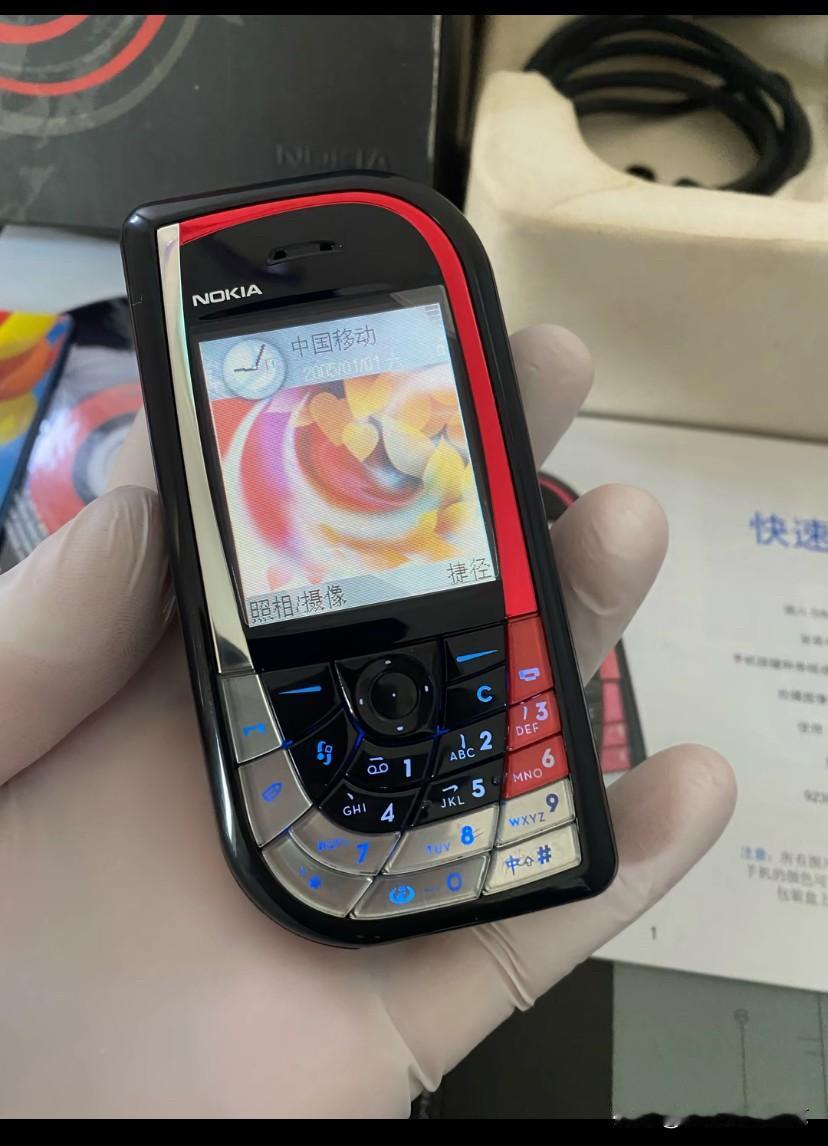 80后，熟悉么？
我第一个也是7610，那时候上班不让带手机，在宿舍里放着，带班