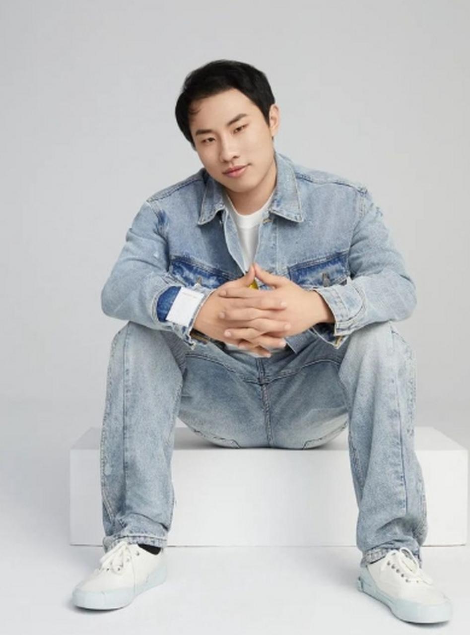 娱乐圈最让人想不通的人，应该就是徐志胜了。长相普通，没有惊艳颜值，放在人群里一点