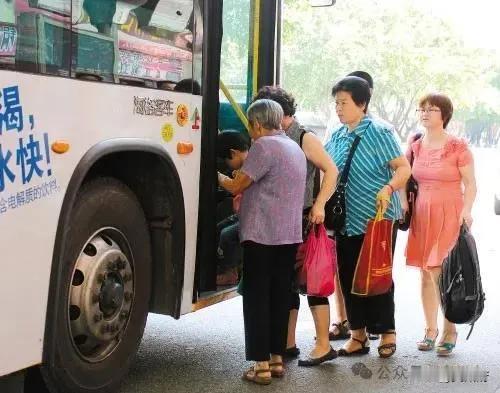 上海八旬老伯公交猝死，子女索赔11.5万被法院驳回！

2024年12月，上海松