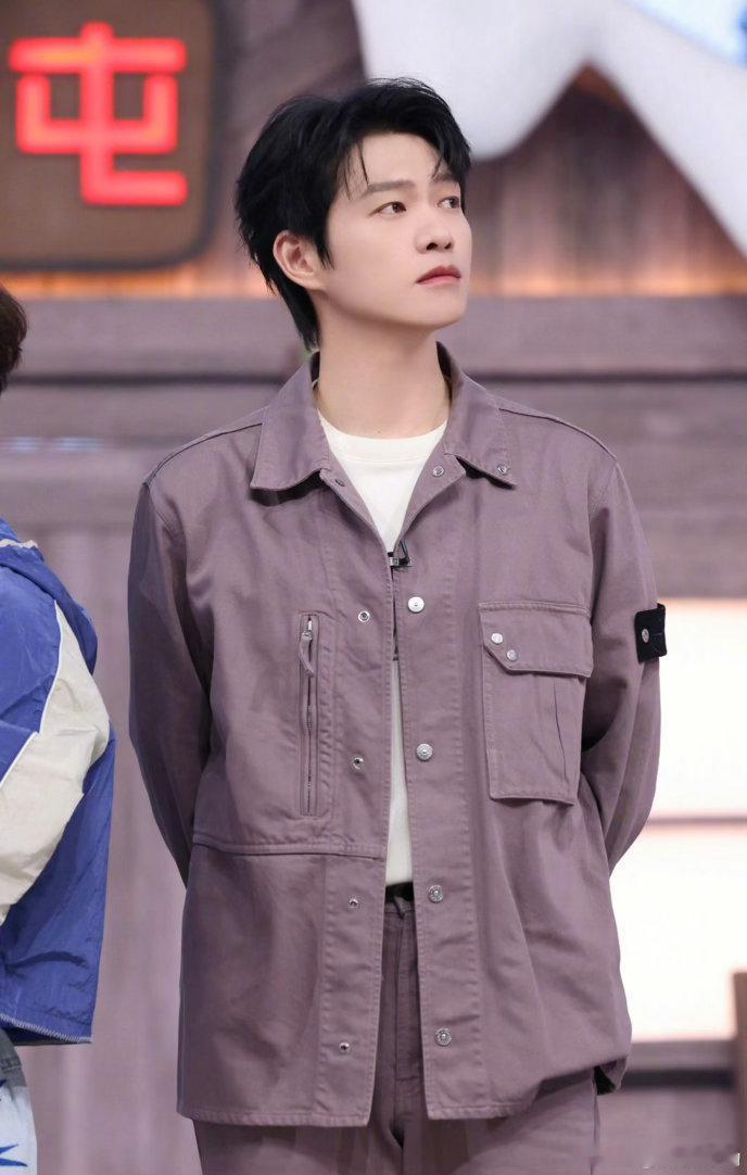 魏大勋主打一个听不懂但照做你好星期六懵懵懂懂却全力执行，魏大勋的听话与认真太戳人