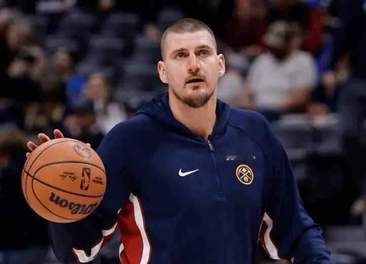 约基奇MVP不要了啊美记Brett Siegel今日发文道：由于约基奇明日对阵活