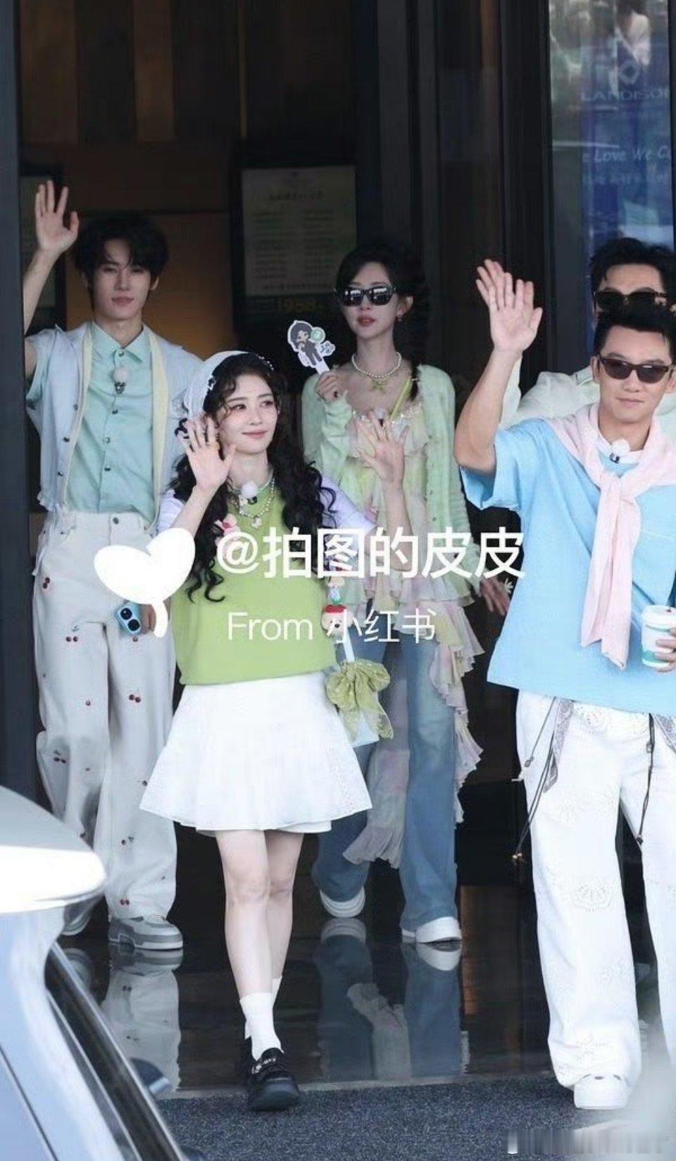 刷到这张奔跑吧嘉宾路透，孟子义美的好突出，这身材比例是真好 