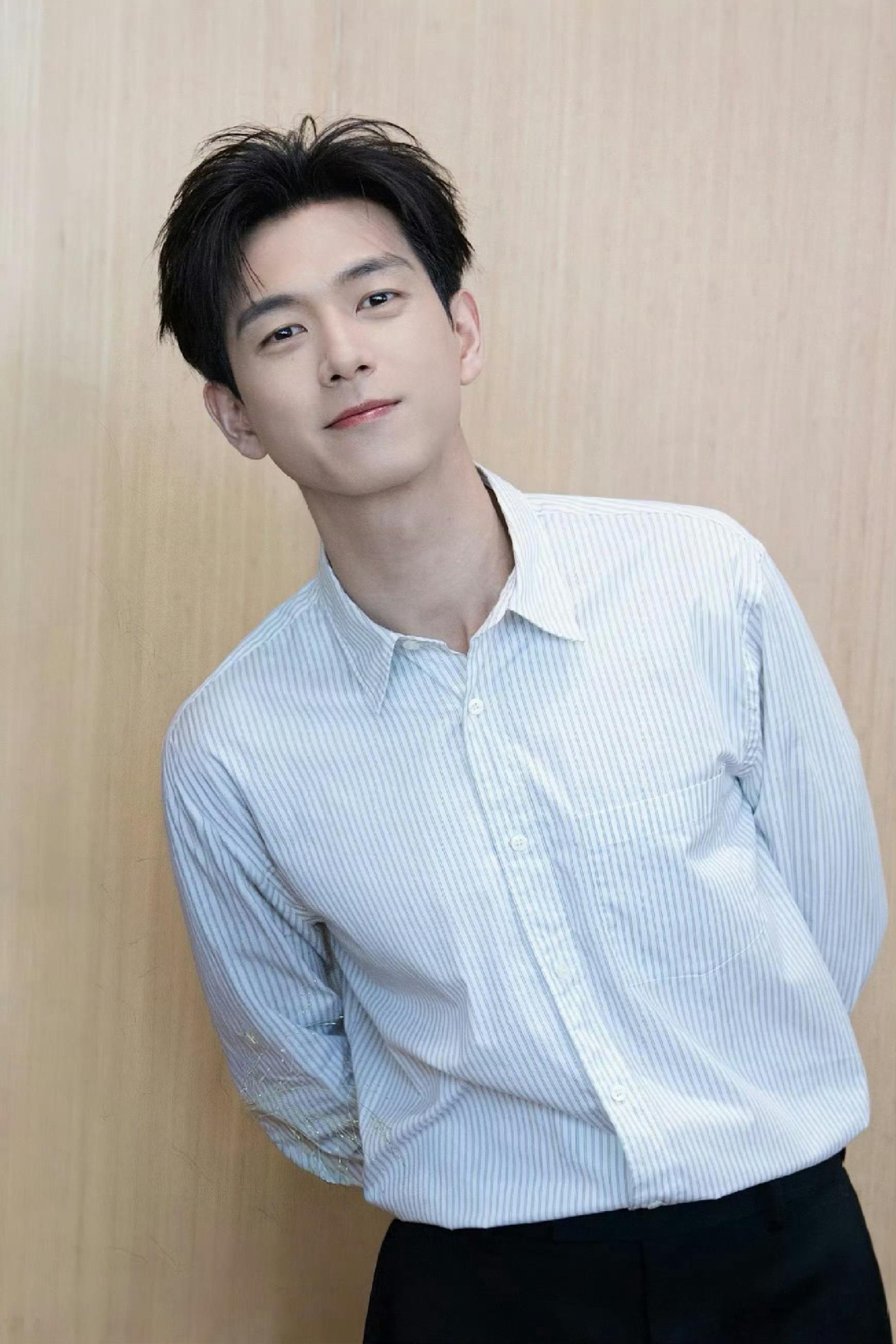 李现  lx李现孟弗渊 就想说，怎么保养得这么嫩的李现雾里青 