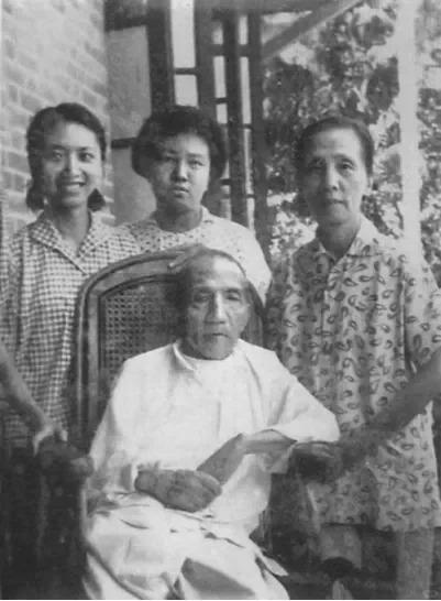 1945年秋天，陈寅恪前往英国治病。

其实早在1939年，英国皇家学会和牛津大