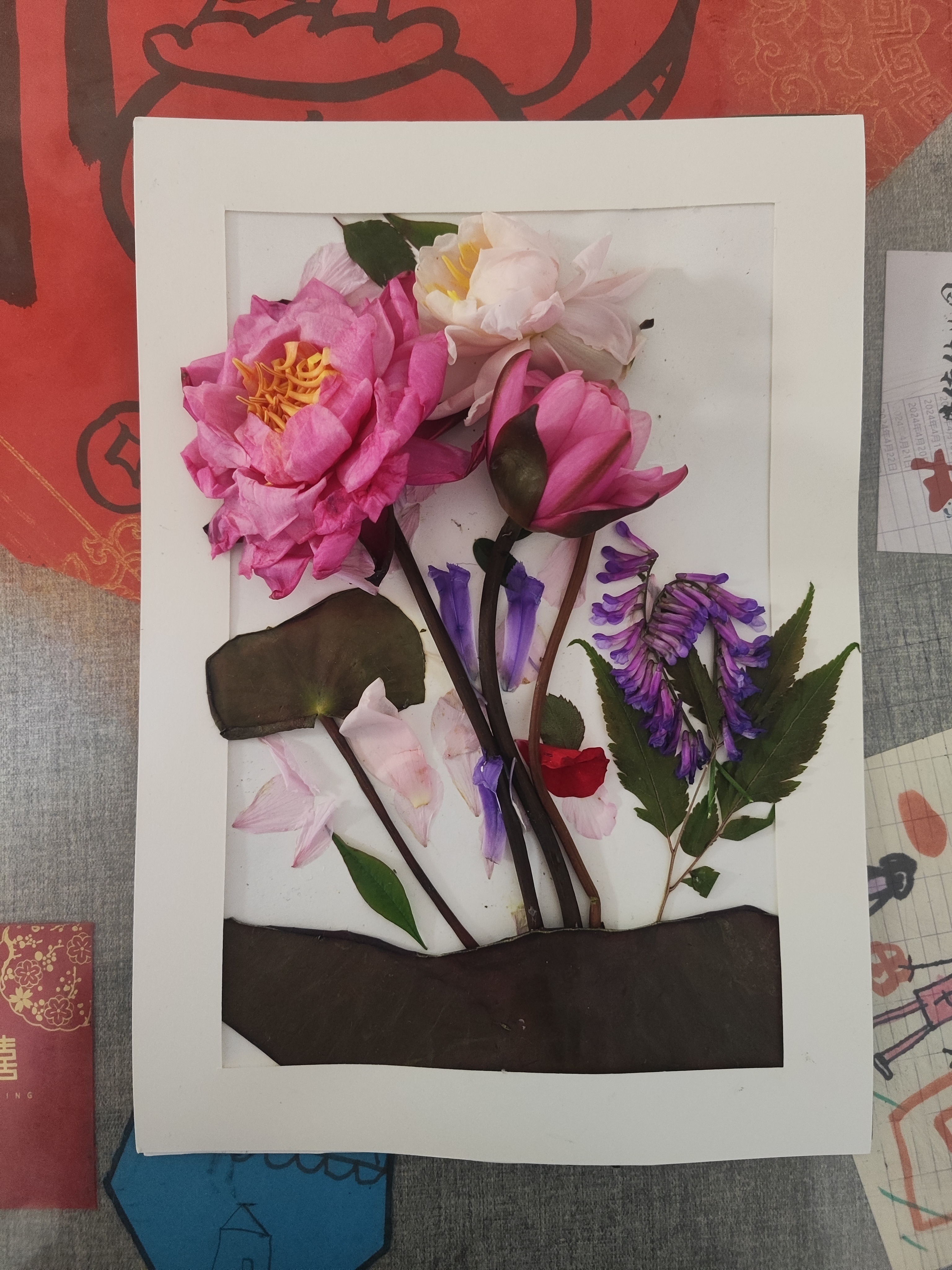 琦妙依 三姐昨天春游，回来送给她爹的第一束花，话说做的不错呀，不像是冒冒失失，横