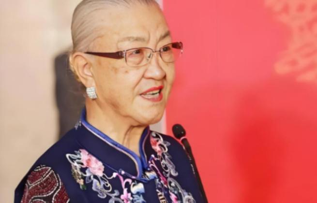 原国防部长耿飚的长女，一夜之间被查封了所有资产，她选择出走美国，在离开时她发誓，