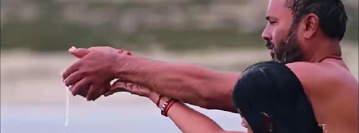 果不其然。

印度方面突然宣布了，今年的冈仁波齐朝圣安排继续推进，经乃堆拉山口的