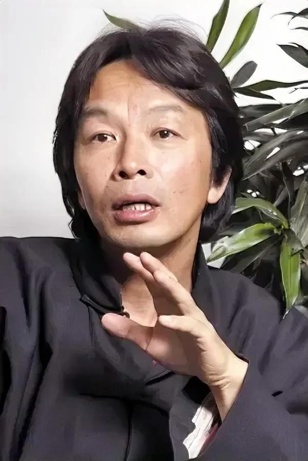 刘震云说：
“小地方开大店，大地方开小店；
小孩的产品，要薄利多销；
老人的产品