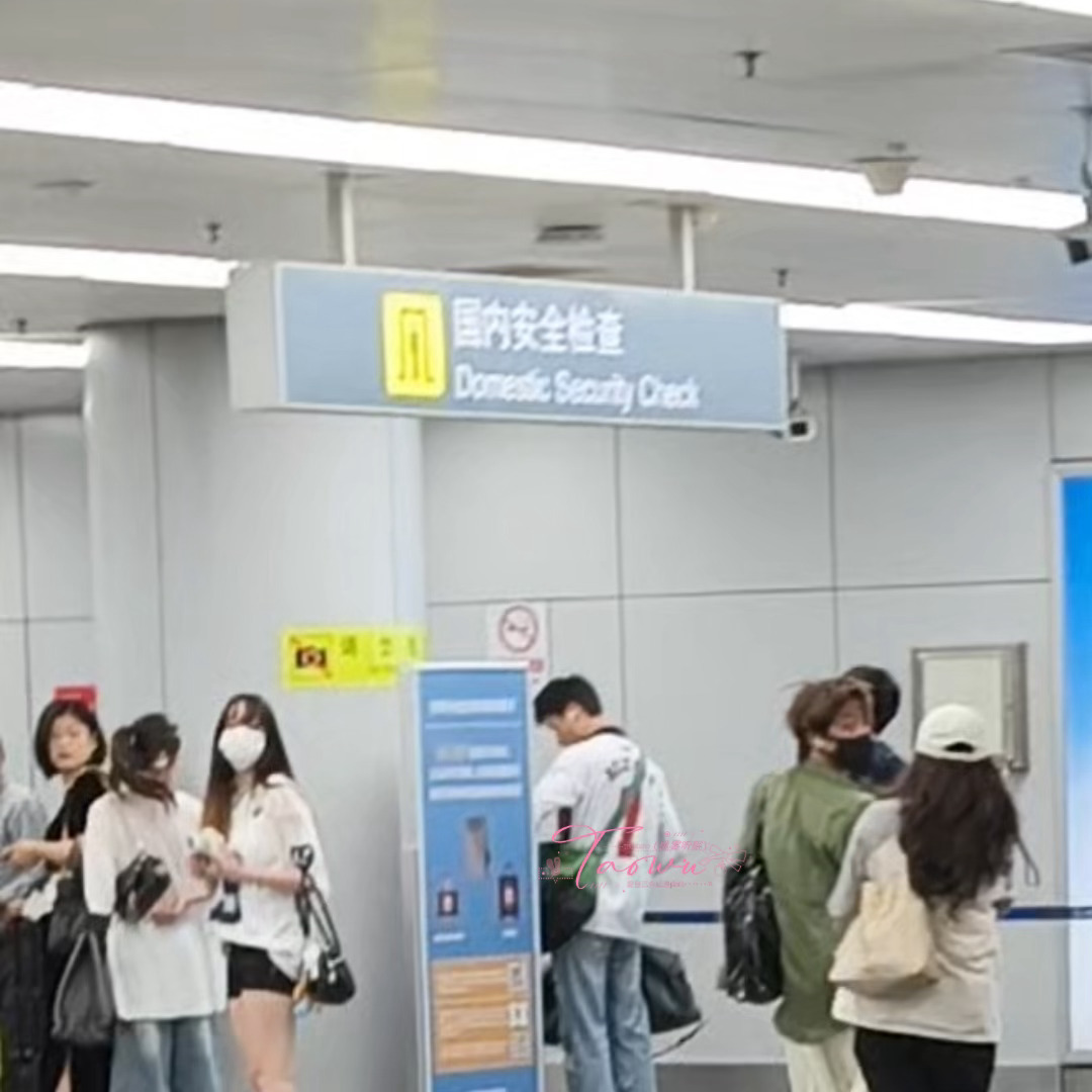 法嘉致富  明明特别急快要迟到了还不忘回头挥手👋好萌啊🤏 