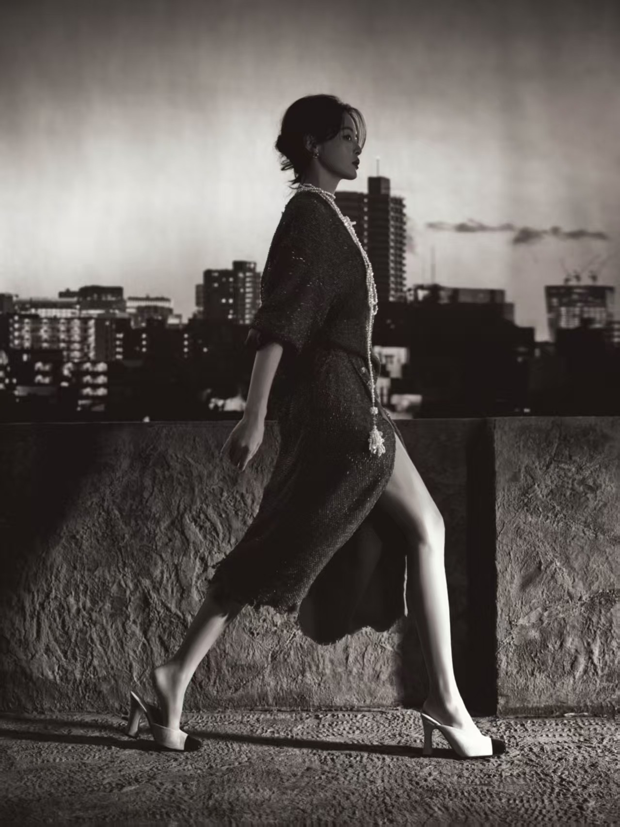 辛芷蕾穿高定戴高珠辛芷蕾微博之夜夯爆了微博之夜辛芷蕾这身造型太戳我了，黑高定配香