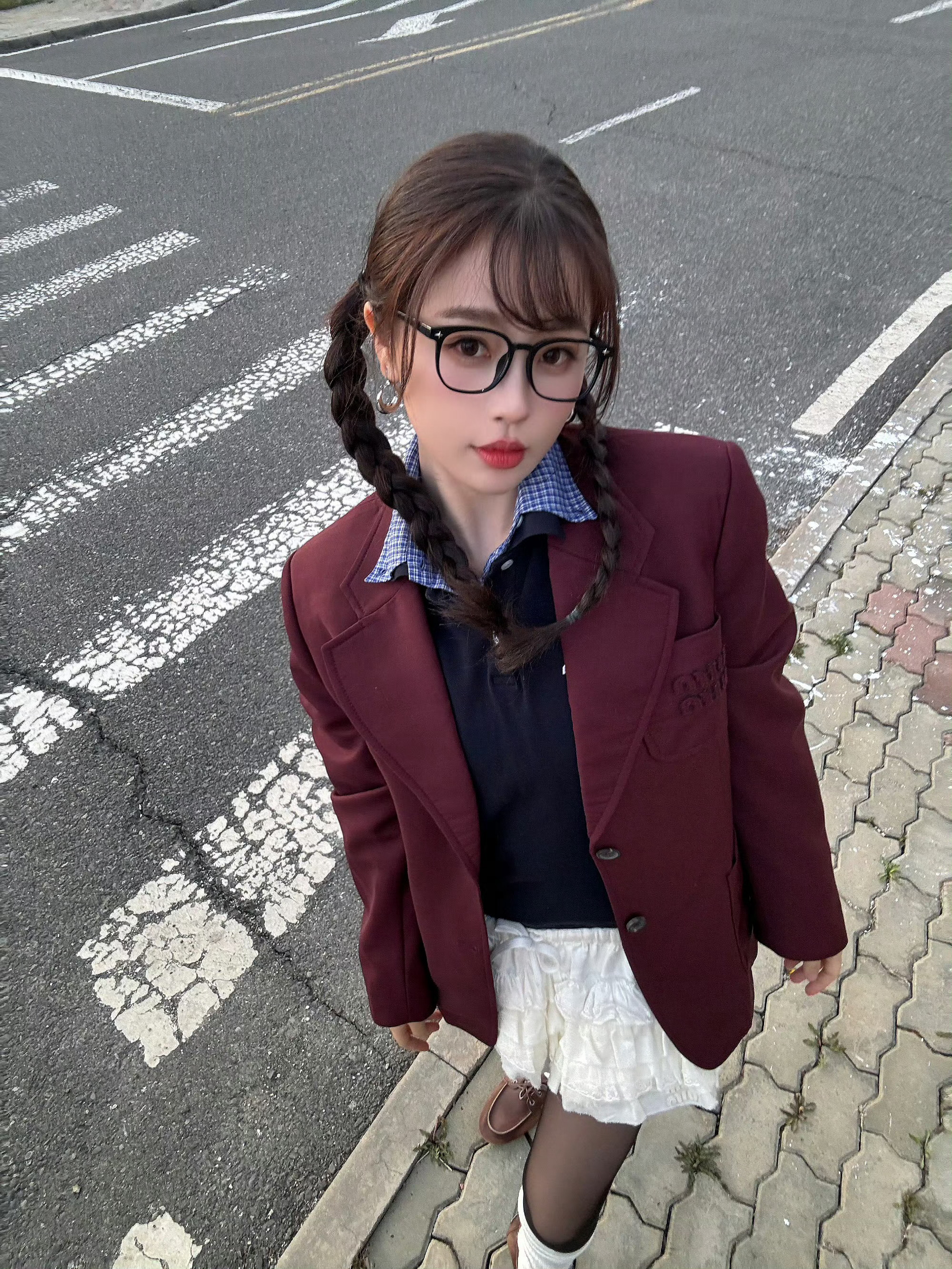 #虞书欣美式女高#待会放学别走，学姐有话说☺️虞书欣这套穿搭又甜又辣，满满都是校
