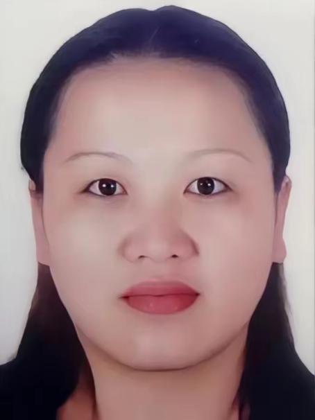 2000年，顾震芳私吞92万公款，怀着身孕逃到泰国，嫁给当地残疾男子。警方追了1
