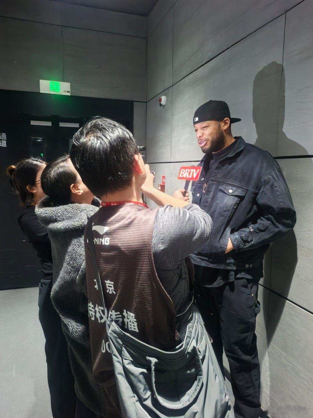 北京男篮vs福建男篮 斯佩尔曼赛后受到了媒体老师的认可。 