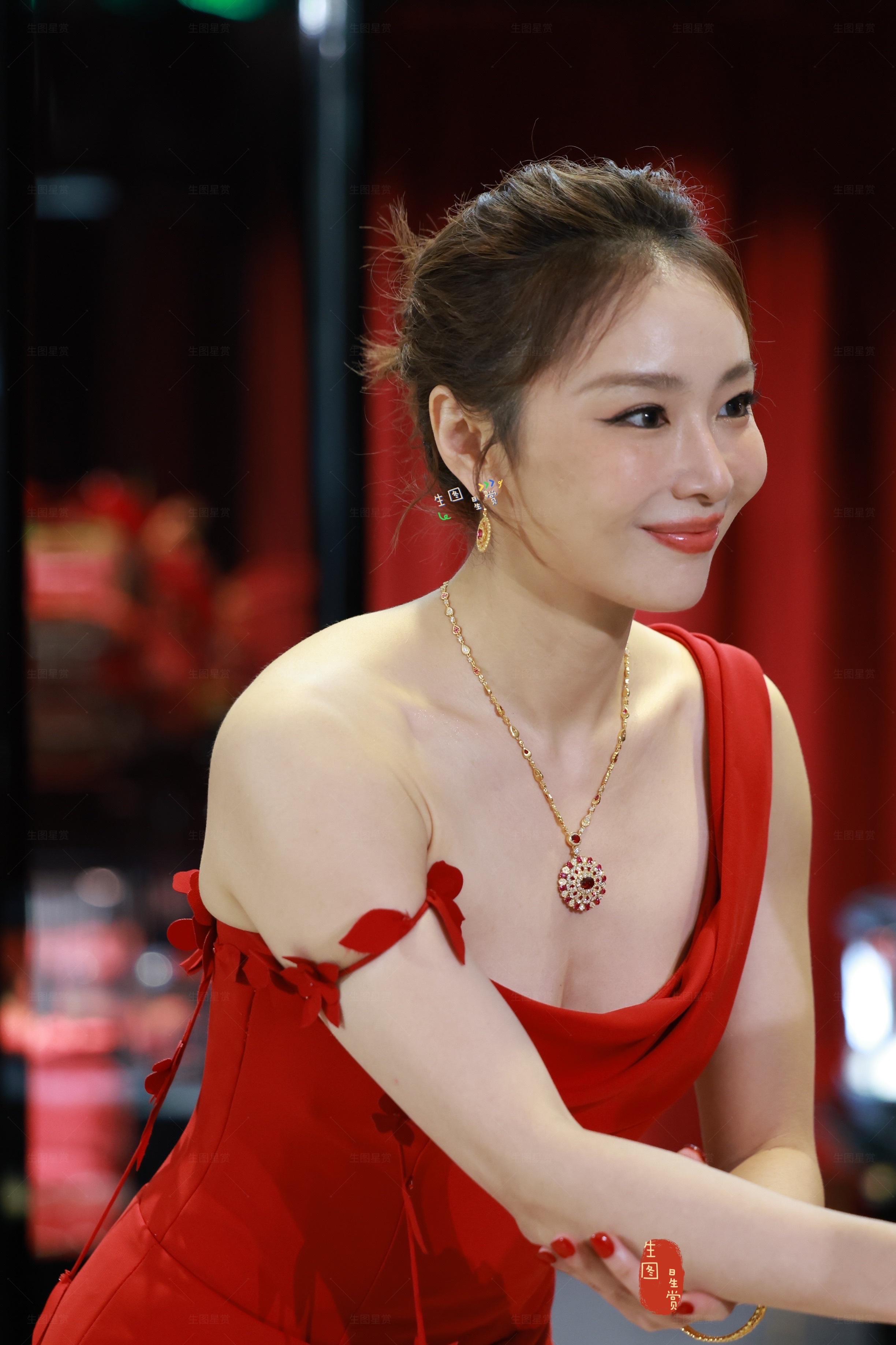 今天是红出氛围感的大嫂❤️高叶北京国贸品牌店开业生图直出 