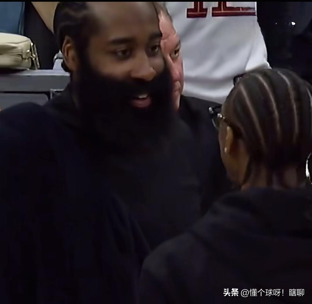 也只有哈登有这么好的脾气
要是换作别人估计理都懒得理恩比德
就在昨天骑士对战76