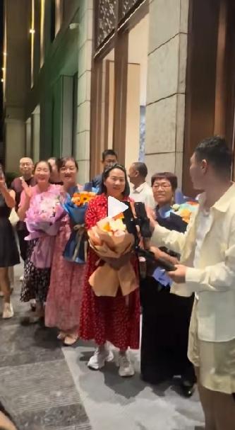 8月18日罗姣和徐子崴来到湖北十堰郧西，准备参加央视19日在郧西体育馆举办的七夕