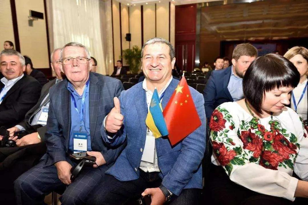 你见过一群顶尖的硬核工程师，在镜头前哭得像个孩子吗？这事就发生在来自乌克兰的专家