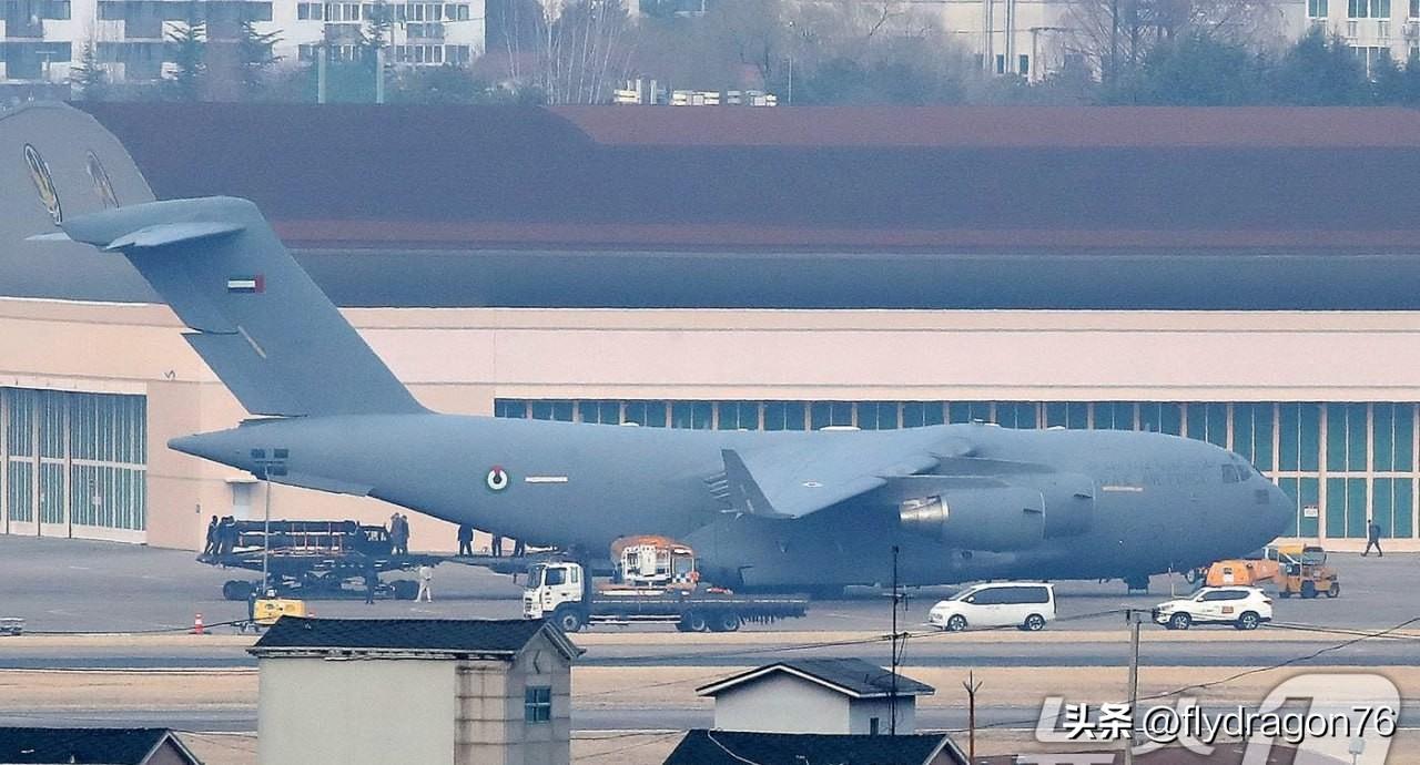 3月9日，一段视频显示，一架阿联酋空军C-17运输机在韩国大邱空军基地装载疑似K