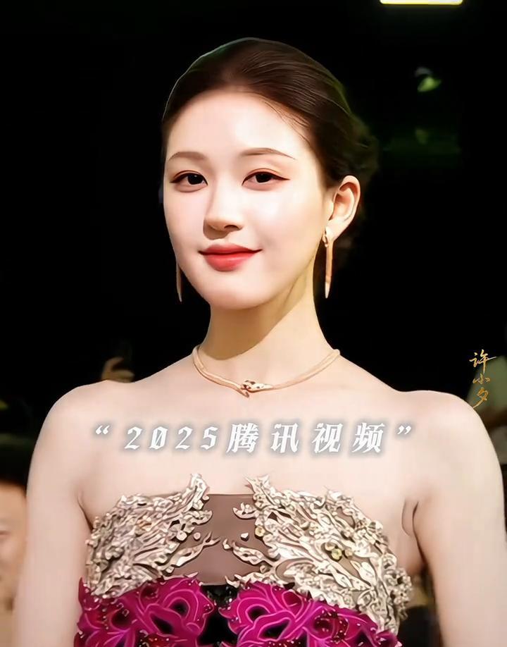 当一个90后女演员同时霸占现代剧和古装剧的百亿播放量时，行业规则正在被重写。
2