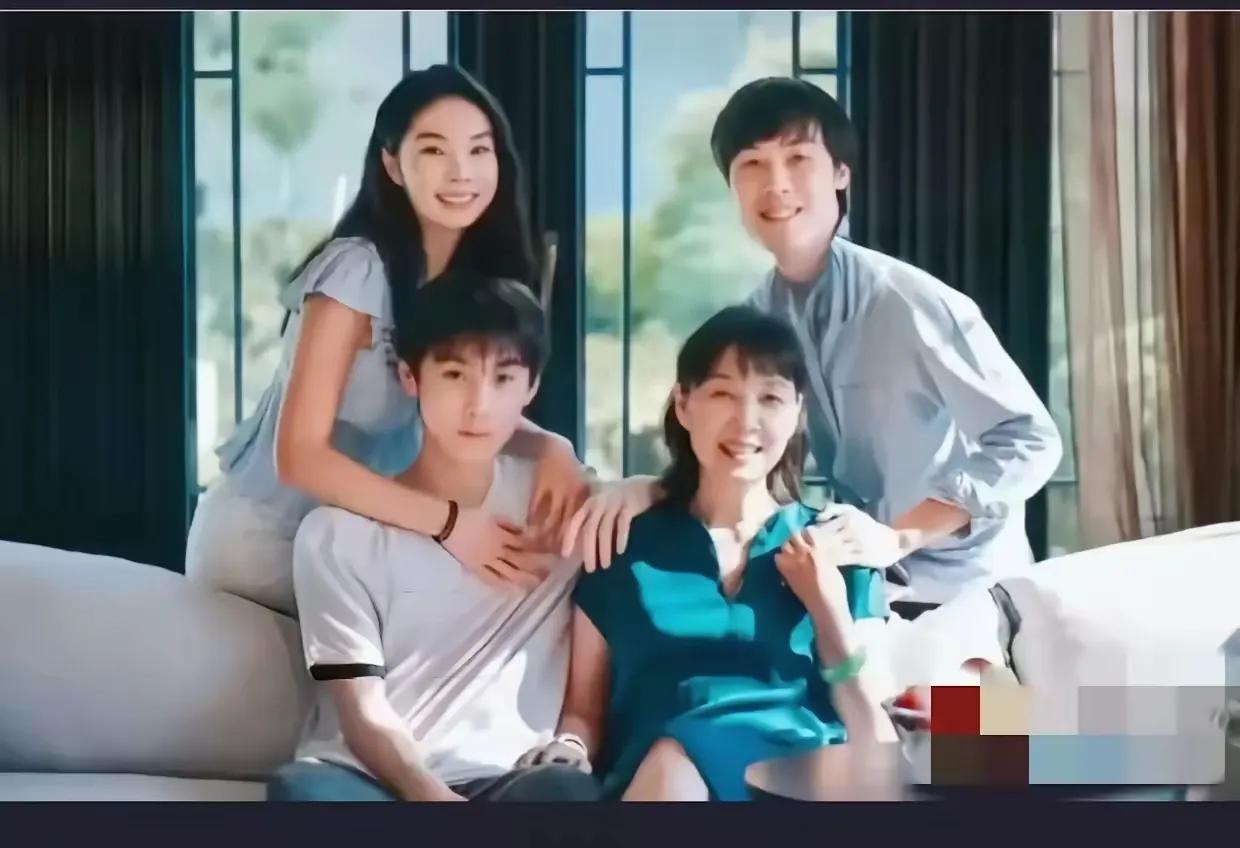 杜建英女士的故事告诉我们：作为一名女人，最幸福的生活，不是围着男人转，也不是天天