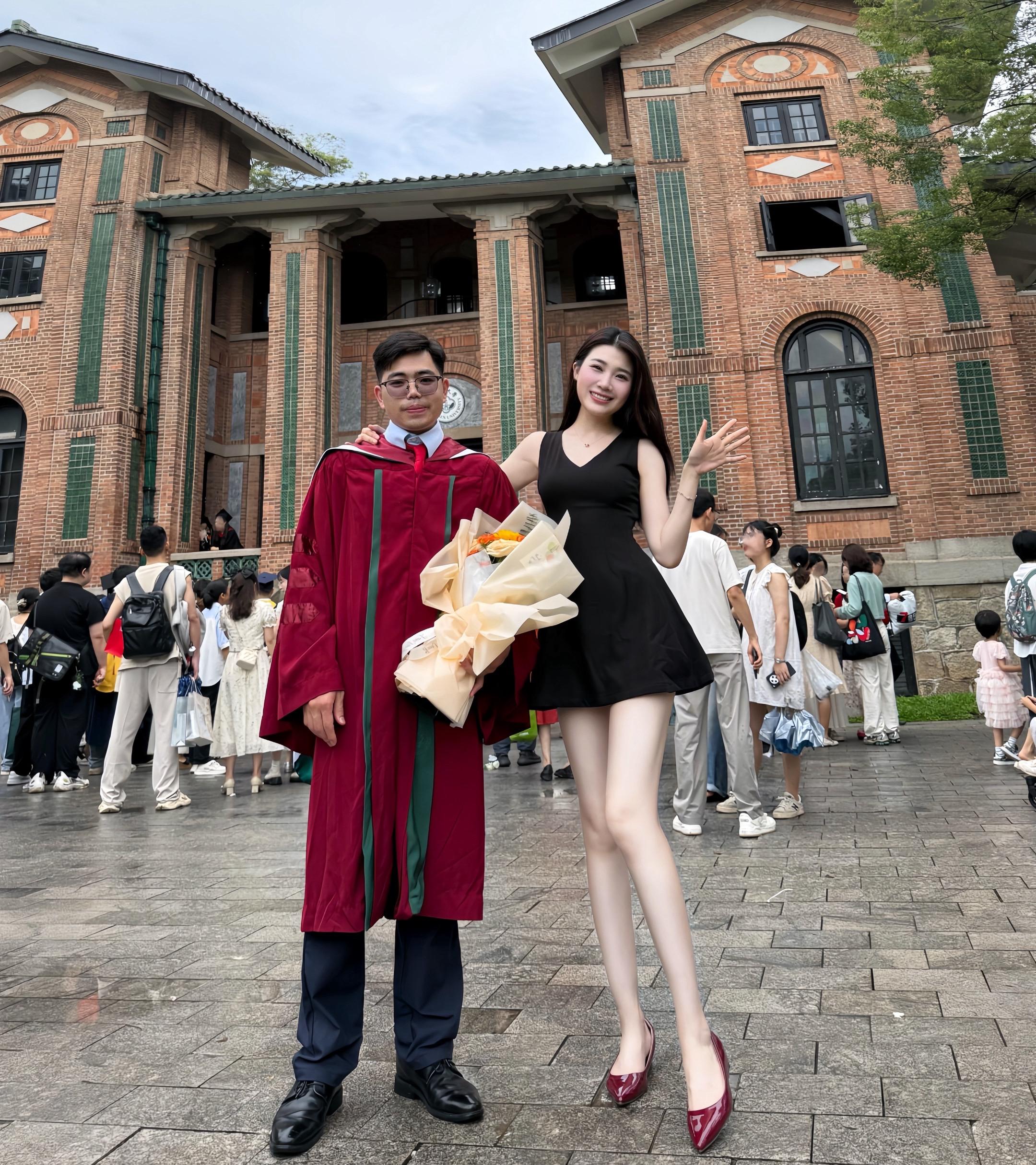 堂哥毕业快乐！从小到大你的学习成绩都比我好 博士学长终于要毕业啦！