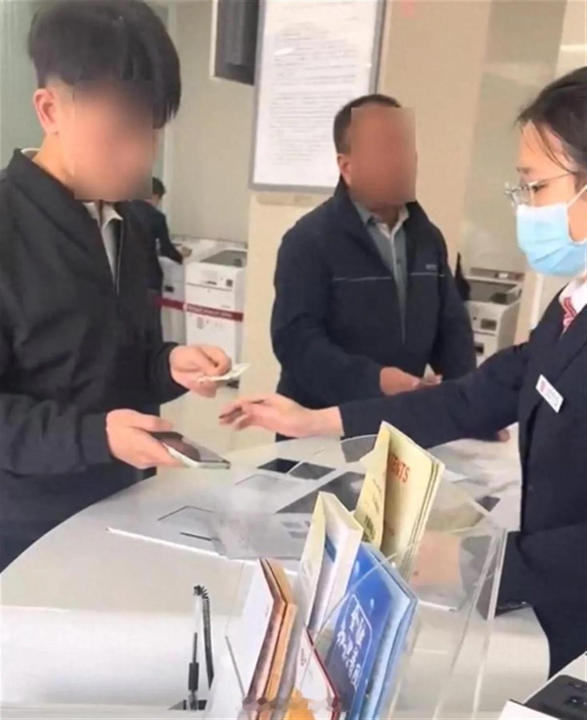 男子转账被限额怒问银行 银行称限额防诈需核资金源，随后快速核实并调整限额。中行发