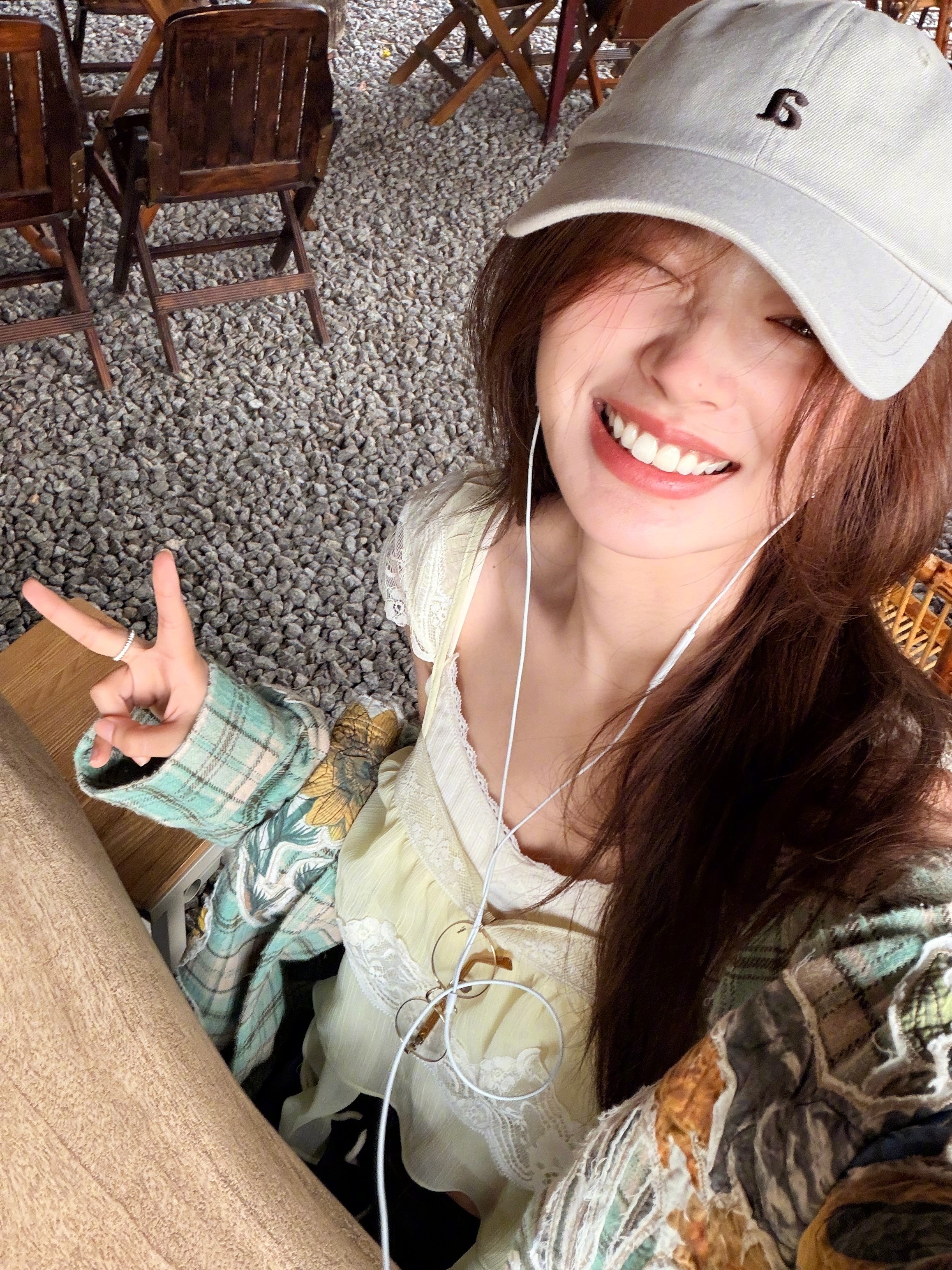 徐若晗啃菜叶好像小白兔 谁懂这个不爱吃蔬菜的西西女士徐若晗啃菜叶到底有多像小白兔