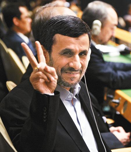 此次美以袭击中，伊朗前总统内贾德安然无恙。
内贾德领导的伊朗时期，安全环境无虞，