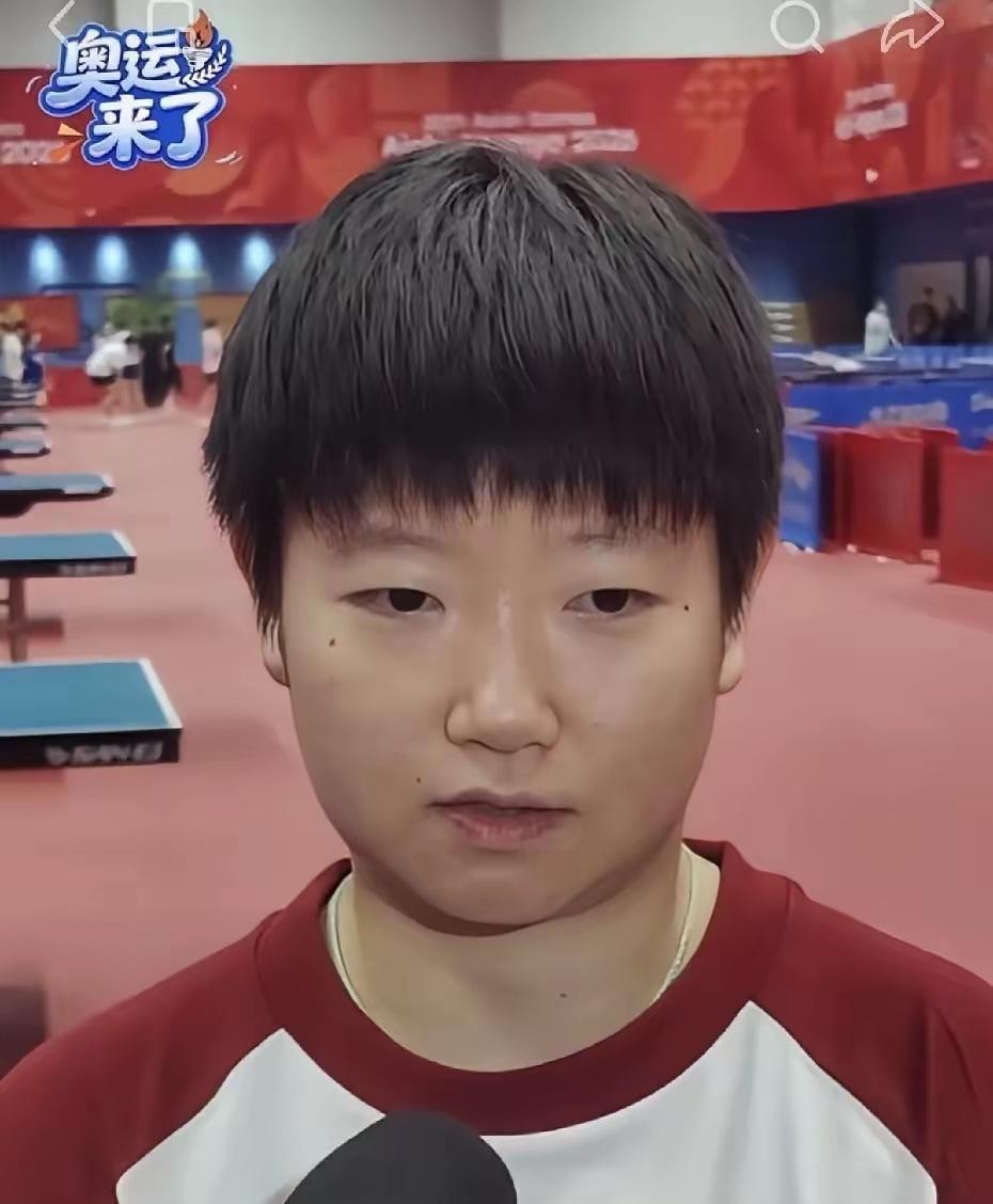 “掉到第二就算了，怎么连轴转还要身兼三项？！”

四年217周的榜首交出去，她连