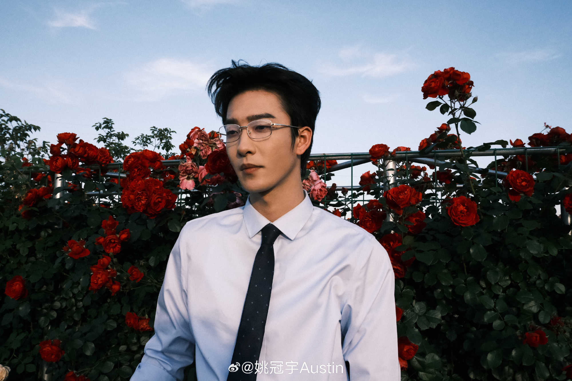 姚冠宇Austin  ygy姚冠宇 盛夏流风辗转，你是热浪里一抹清宁月色。𝐈?