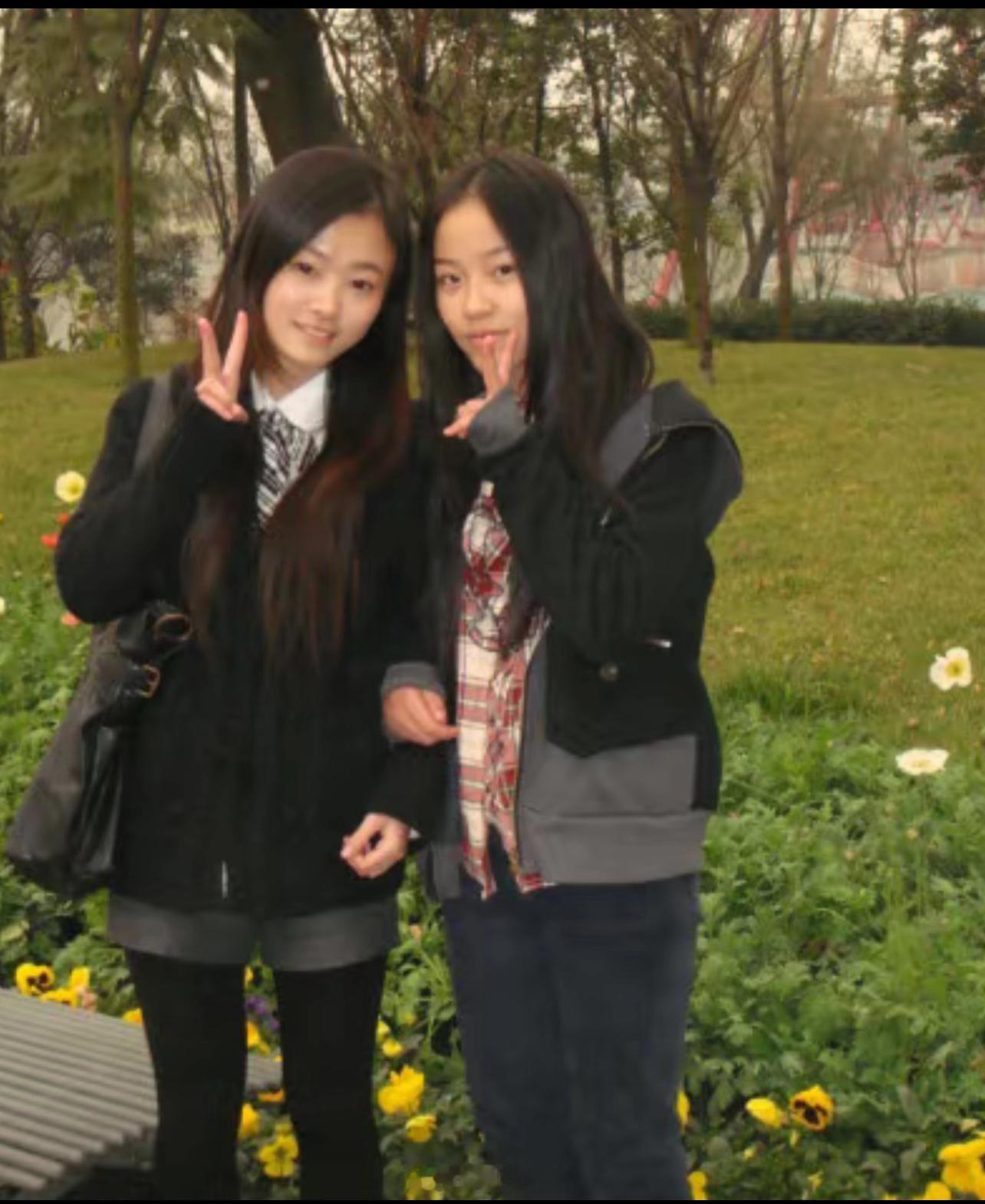 鞠婧祎早期和朋友合照 