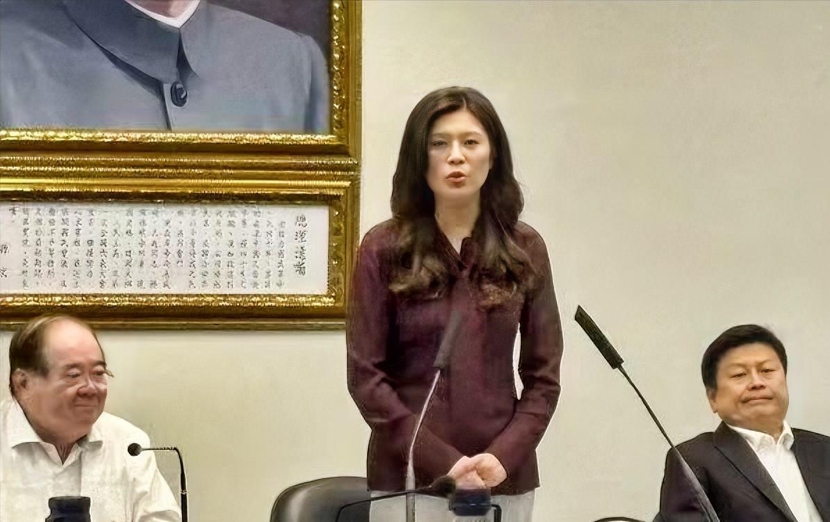 韩国瑜当真了？竟然说打电话来是要开除我吗？
郑丽文与秘书长李乾龙先后致电韩国瑜表