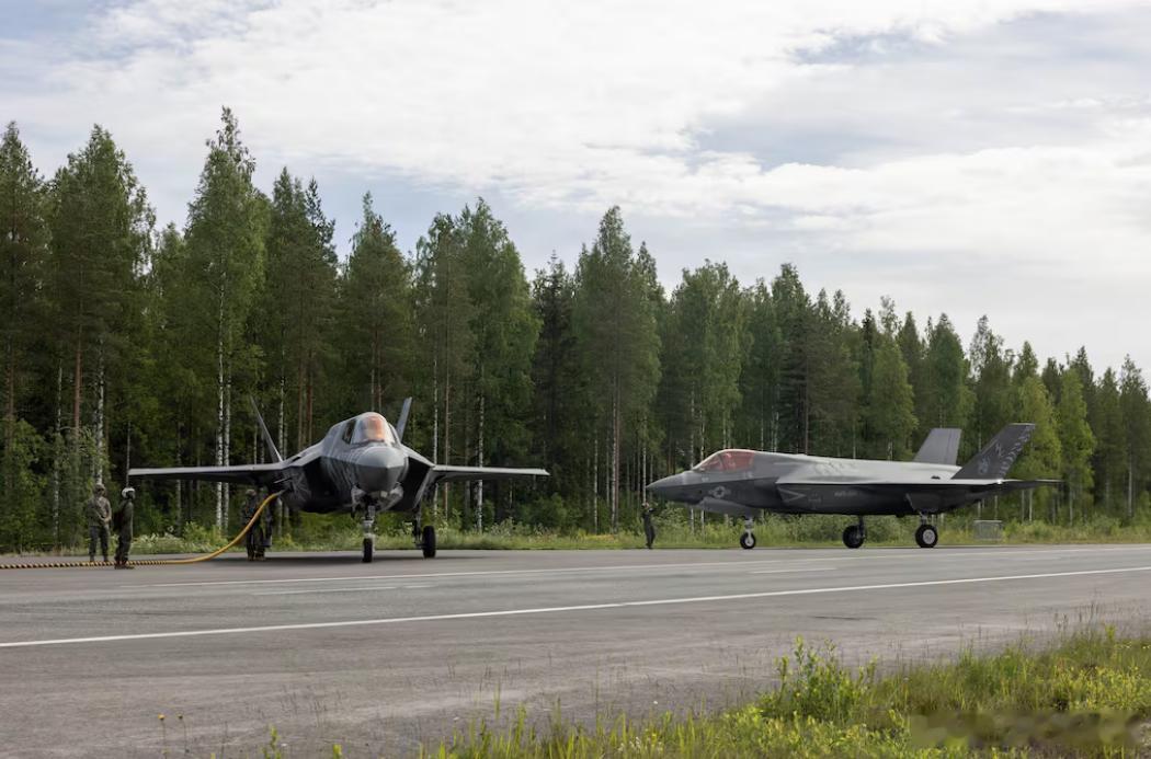 本月，美国海军陆战队F-35B闪电II战机在芬兰留下历史性的第一印象。当时该部队