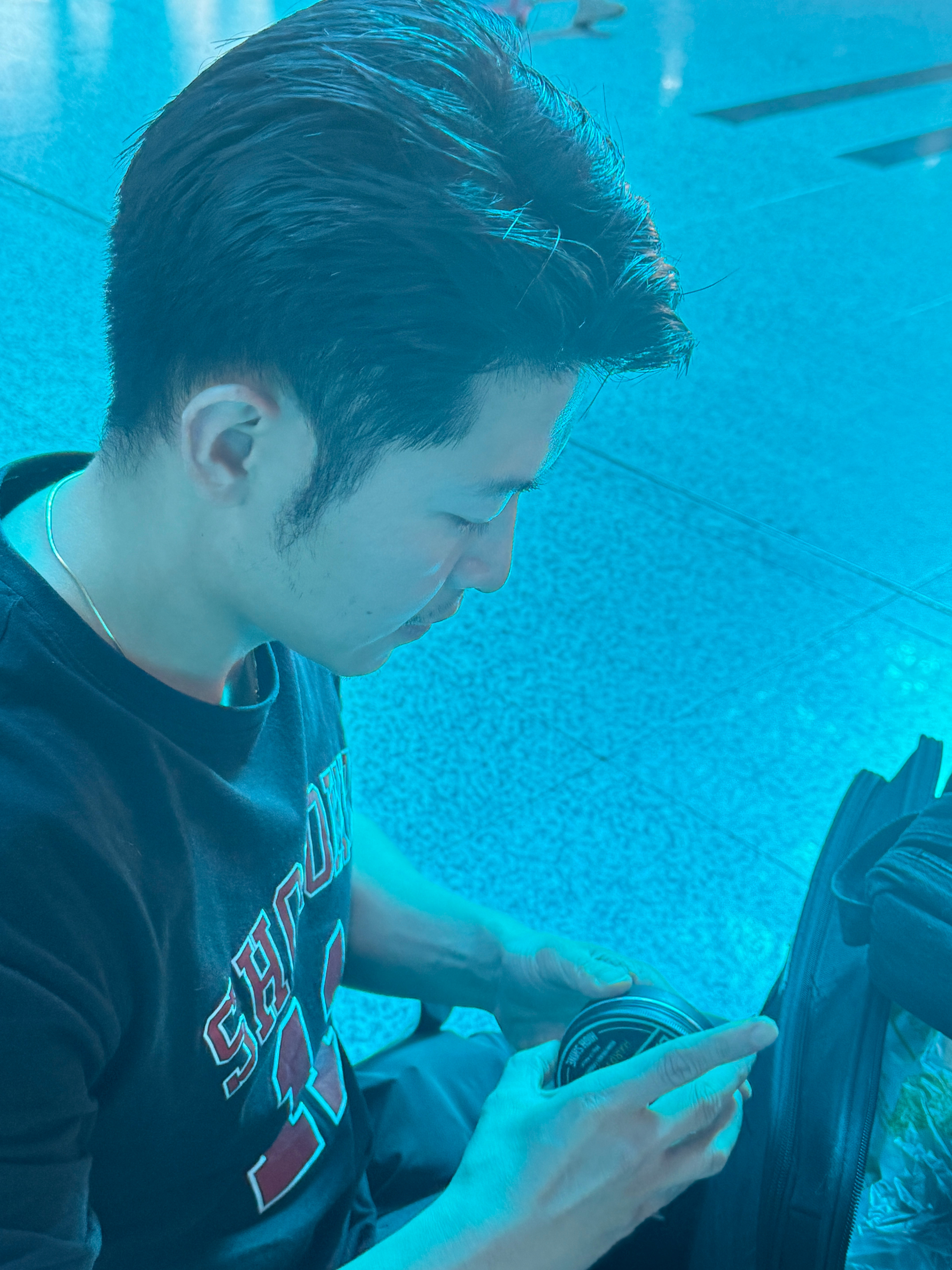 进来了旅蛙跑的头发都掉了我说你这搓头发掉下来好丑好恶心好油腻旅蛙立刻：（一枚容易