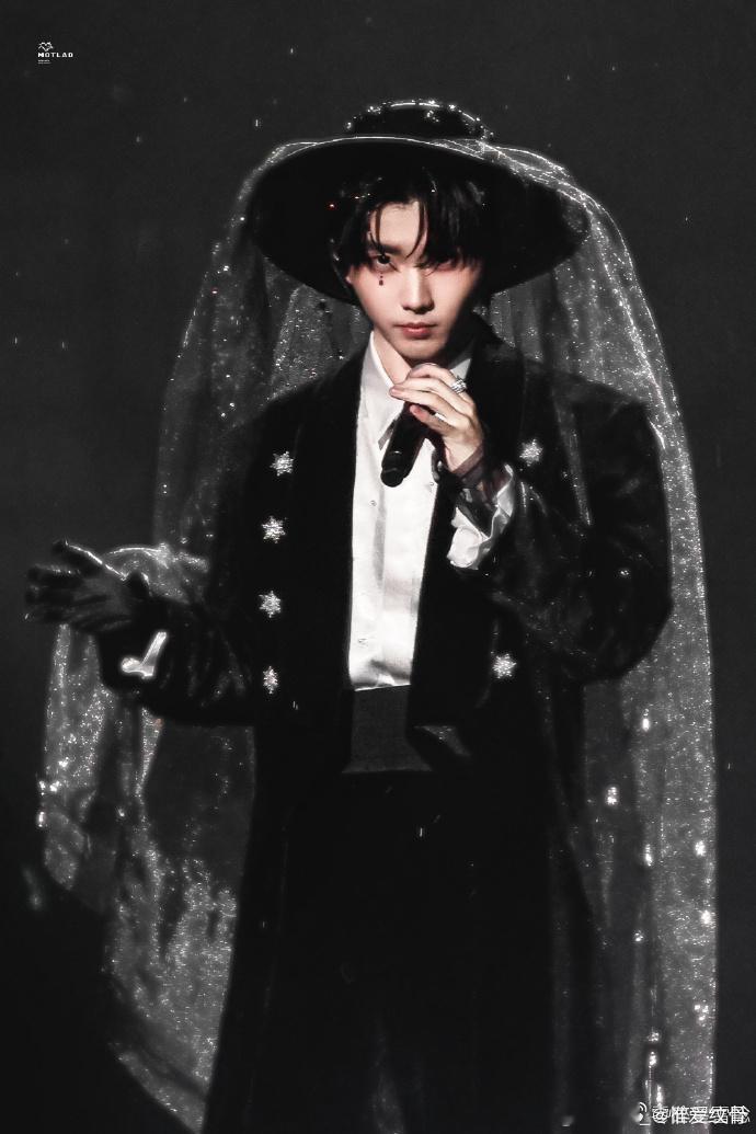 马嘉祺共创舞台之美 马嘉祺的舞台之光即将闪耀，带上尊重与欣赏，在台下为他加油助威