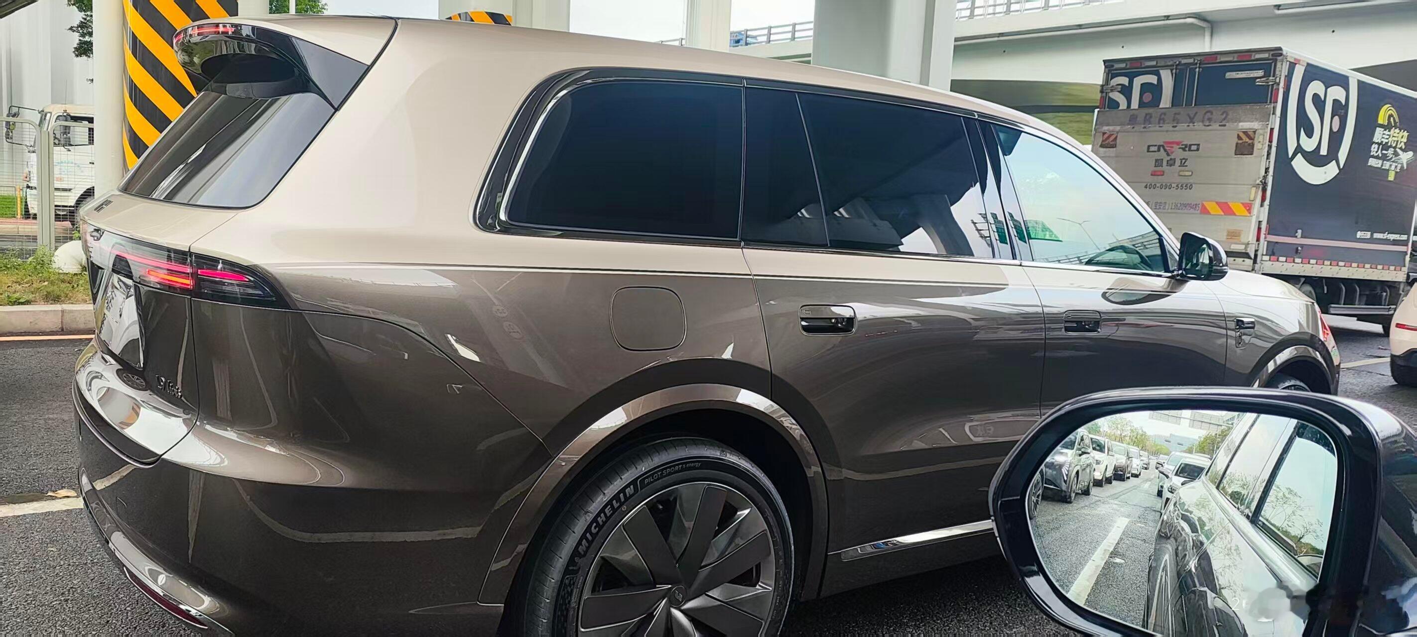 “只准官兵放火，不准百姓点灯？”理想L9 Livis，又一次实车内饰被拍到了。有