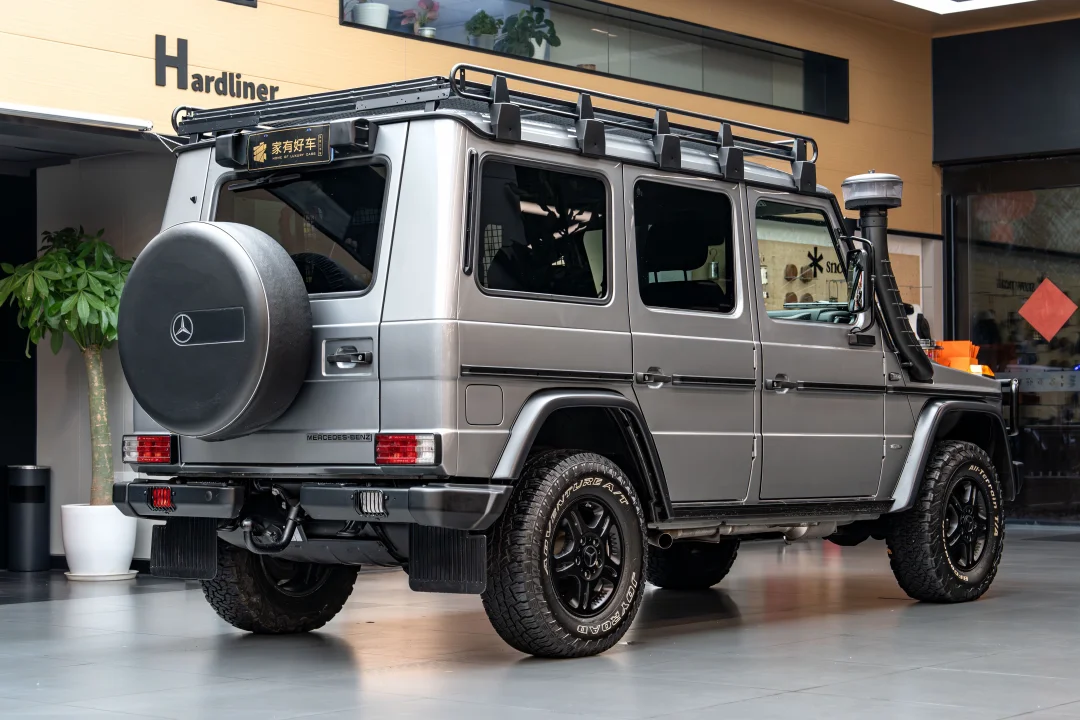 稀有的 巴银色 奔驰J版 G300P