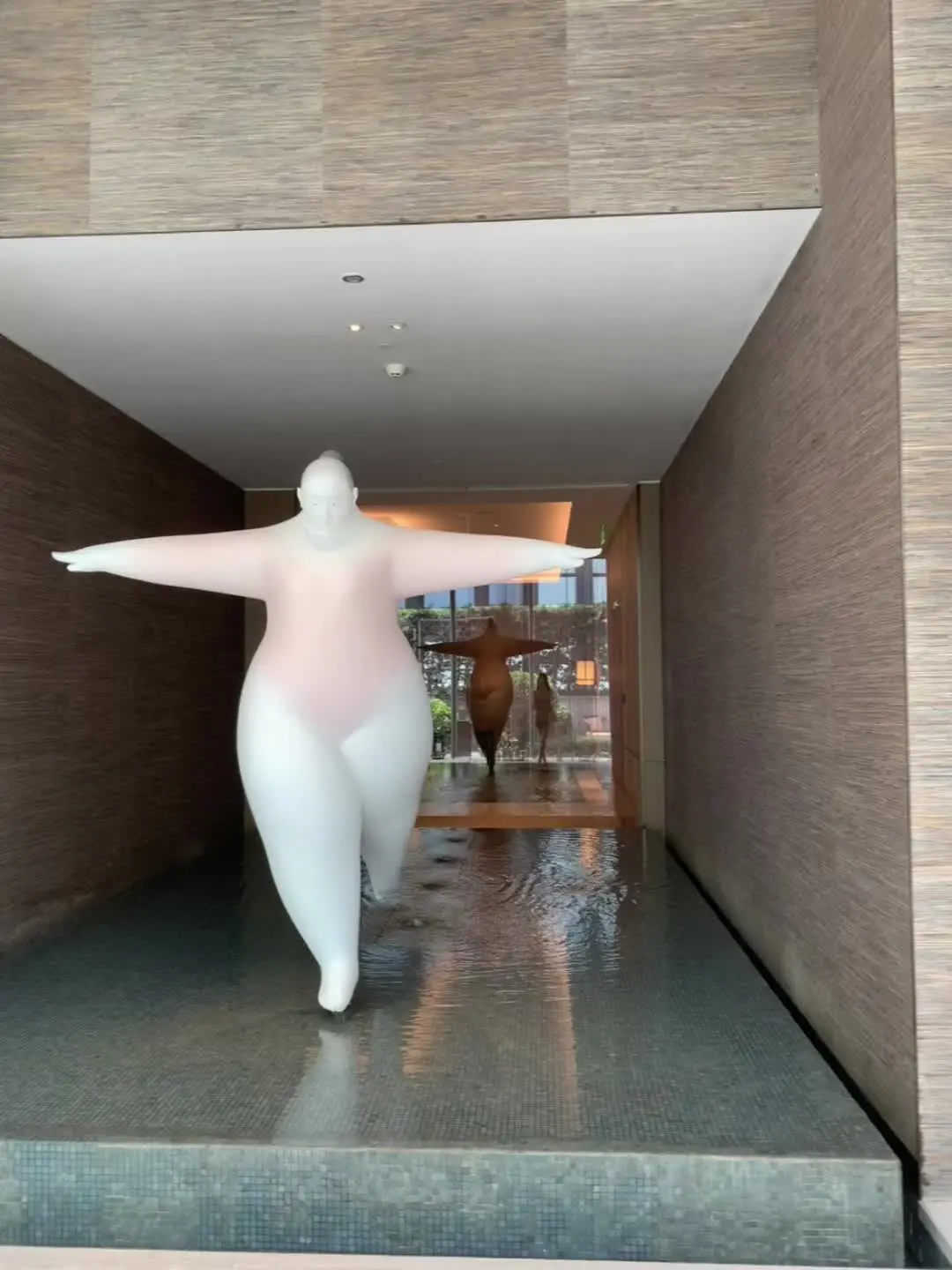 我一直强行送给你一些东西 我的时间 我的爱 我的脾气 我的胡搅蛮缠 我...