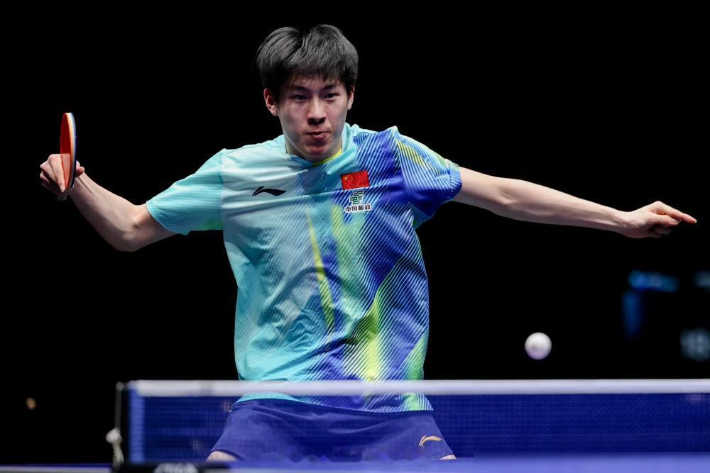 一个在队内训练面对老冤家从来没赢过的小将，却在4月11日WTT太原站半决赛死死掐